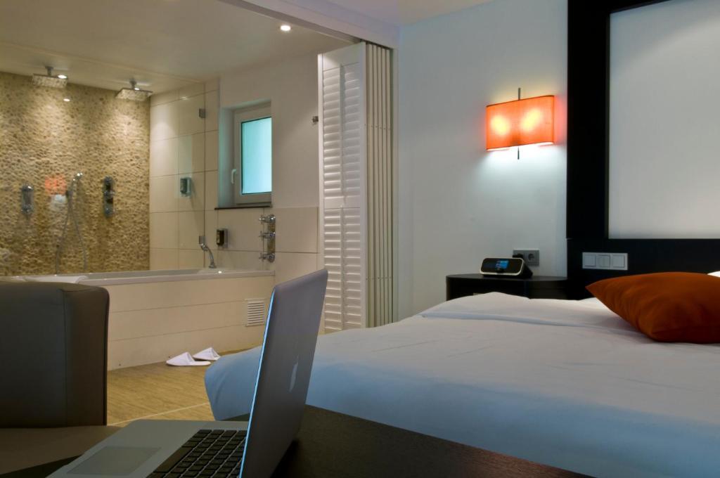 Cocoon Hotel La Rive Bourscheid Oda fotoğraf